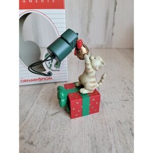 Noma vintage cat playing with ornament animated Xmas motion